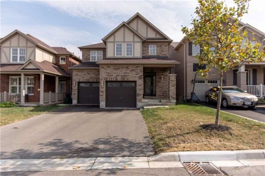 4+1 Bed Luxurious Detach Home For Sale in Willmott, Milton