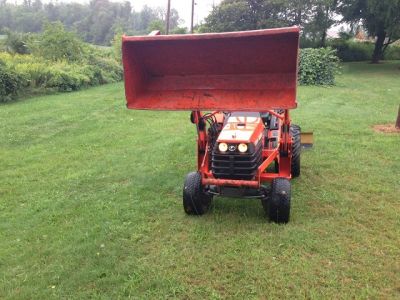 2002 Kubota B7500 4WD Loader Blade