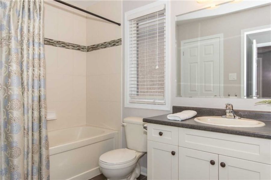 5 Bedroom Detach Home for Sale in Scott, Milton