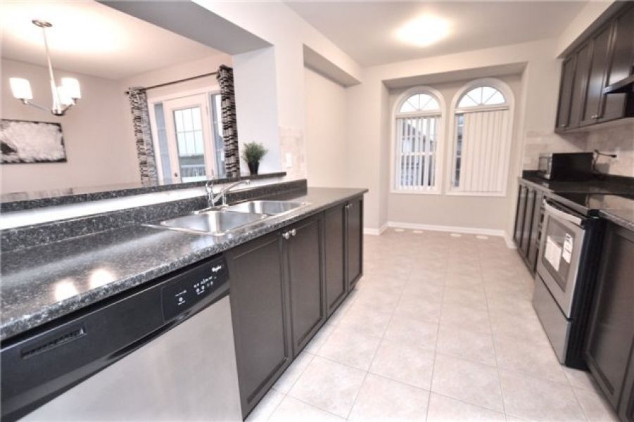 3 Bedroom Moonseed End Unit Freehold Mattamy Townhouse for Sale