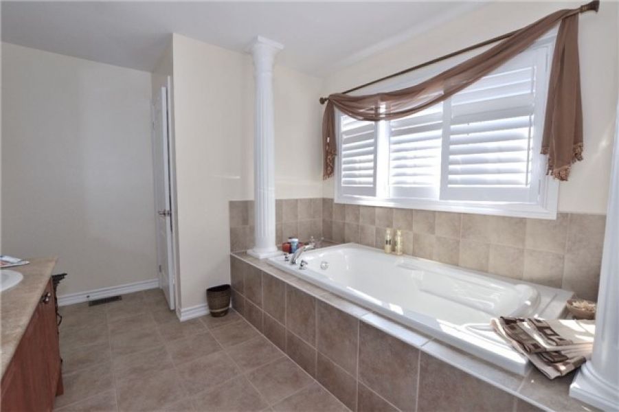 4 Bedroom Detach Coscorp Home for Sale in Willmont, Milton