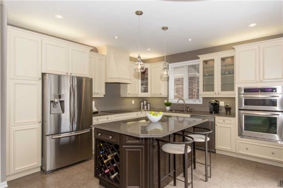 5 Bedroom Detach Home for Sale in Scott, Milton