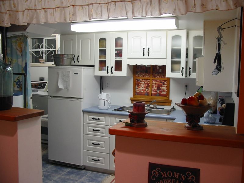 DAILY/WEEKLY Room Rent in CENTRAL NW Inner City, Calgary, by U of C, SAIT & FOOTHILLS HOSPITAL