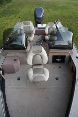 2001 Lund Pro-V 1900 Boat