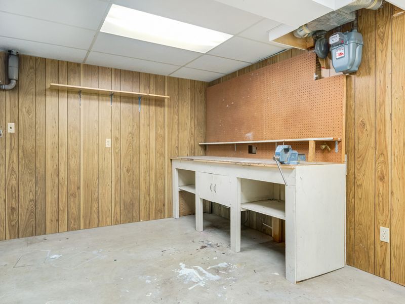 Acadia House for Sale: 320 Adams CR SE