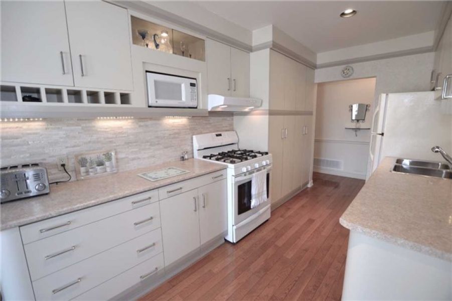 3 Bedroom Bungalow Home For Sale in Streetsville, Mississauga