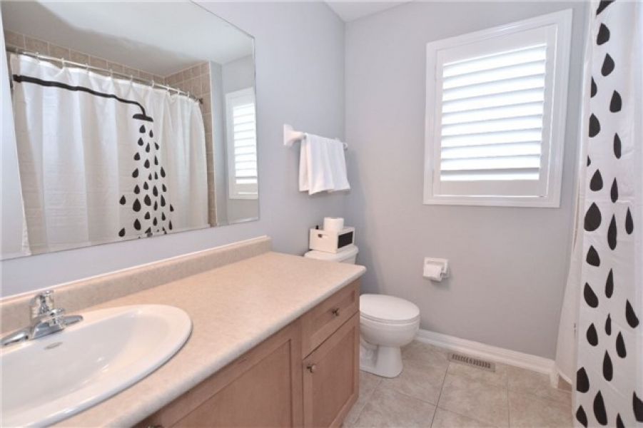 3 Bedroom Detach Home for Sale in Coates, Milton