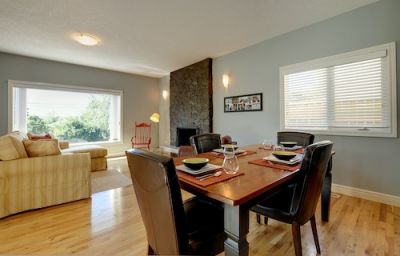 Charleswood House for Sale: 4411 Charleswood DR NW