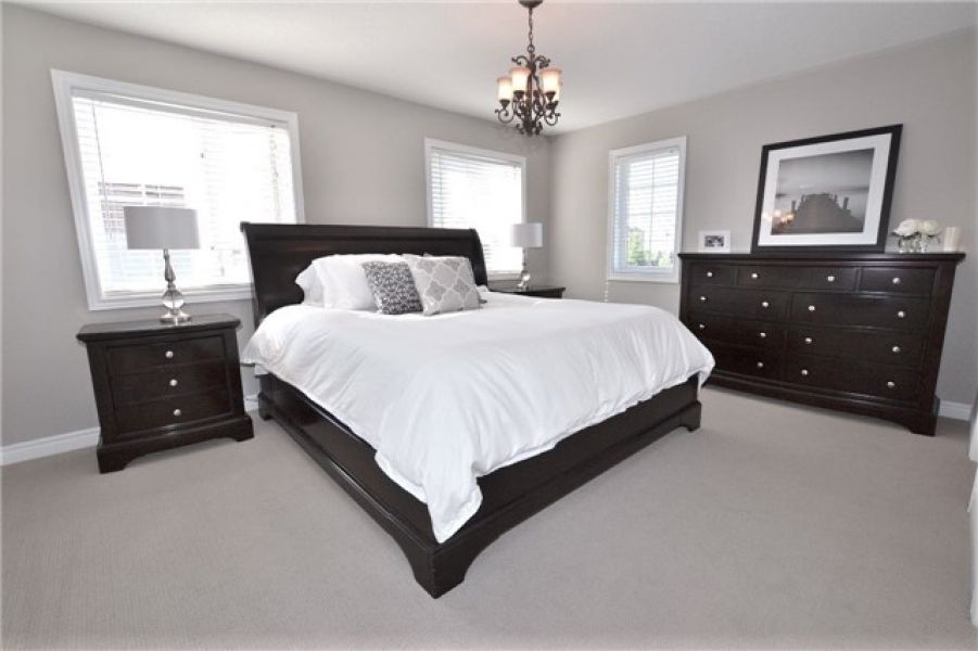 4 Bedroom Detached Home For Sale in Dempsey, Milton