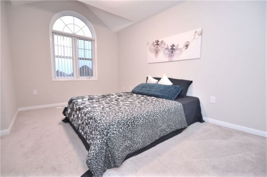 3 Bedroom Moonseed End Unit Freehold Mattamy Townhouse for Sale