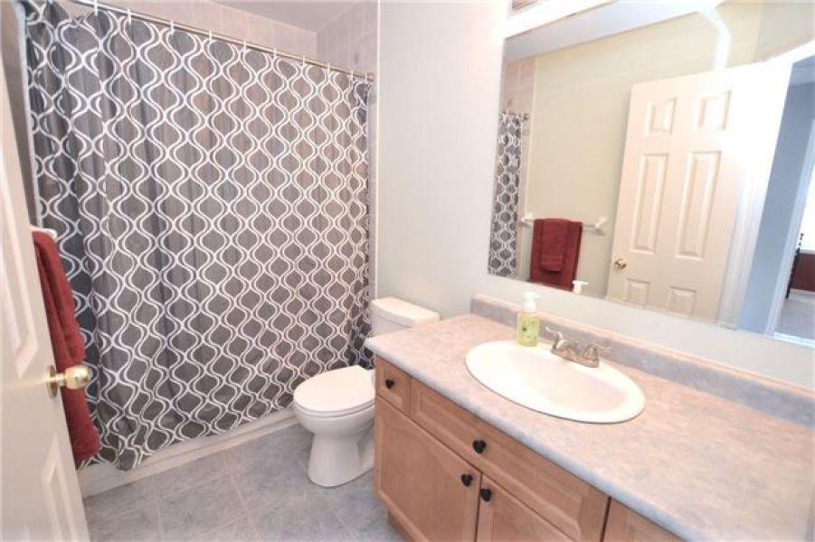 3 Bedroom Townhouse For Sale in Beaty, Milton