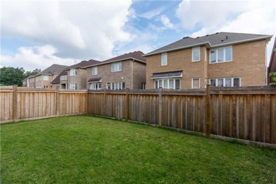 4 Bedroom Detached Home For Sale in Willmott, Milton