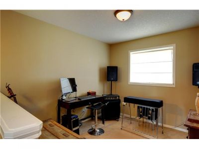 PRICE REDUCED! Evergreen House for Sale: 126 Everwillow CI SW