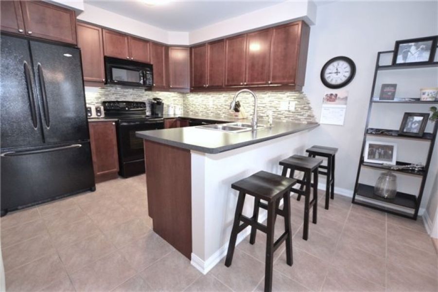 2 Bedroom Town Home for Sale in Coates, Milton