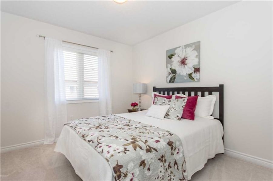 3 Bedroom Freehold Town House for Sale in Harrison Milton