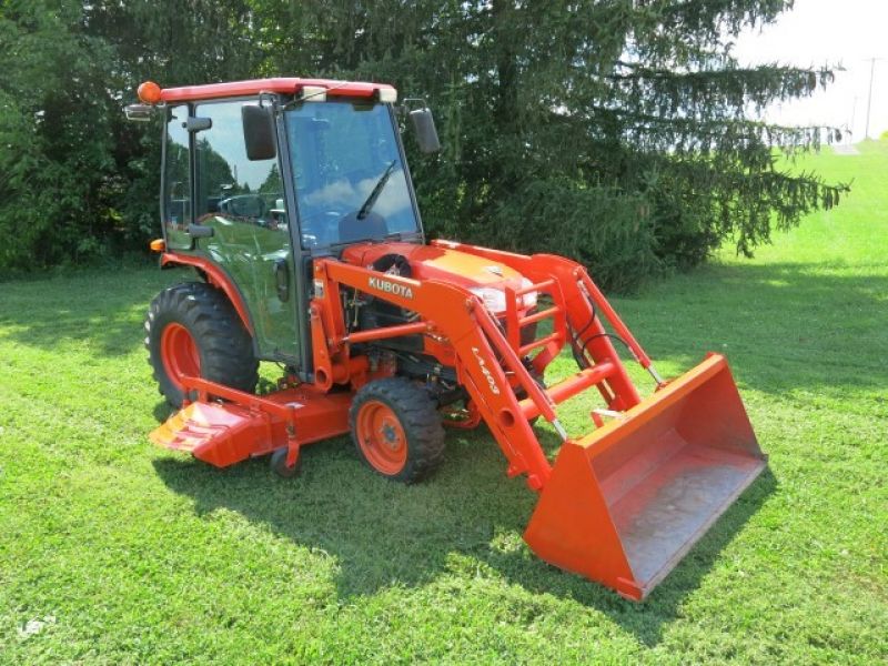 2008 Kubota B3030 4x4 Cab, Loader, Mower, Blade