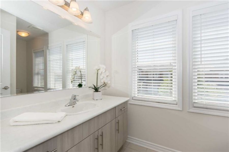 3 Bedroom Freehold Town House for Sale in Harrison Milton