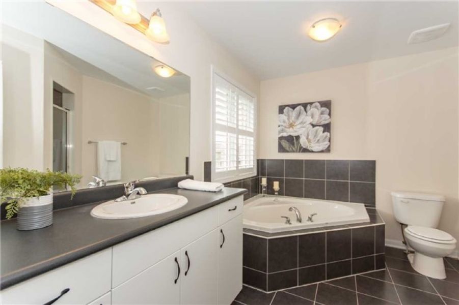 3 Bedroom Detach Home For Sale in Wilmott, Milton