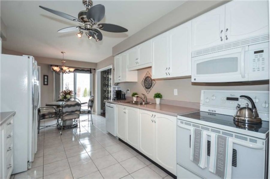 3 Bedroom Town Home for Sale in Sandringham-Wellington, Brampton 