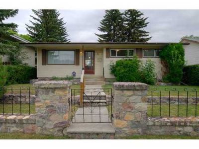 Acadia House for Sale: 276 Acadia DR SE