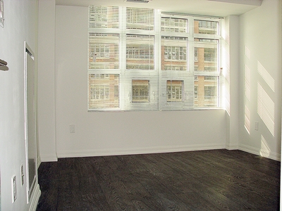 1 Year New Luxurious 'King West' Condo