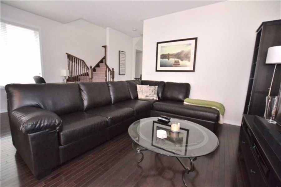 3 Bedroom End Unit Condo Town For Sale in Willmont, Milton