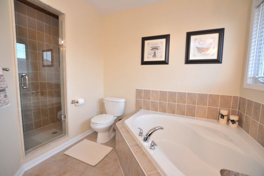 4 Bedroom Luxury Detached for Sale in Milton