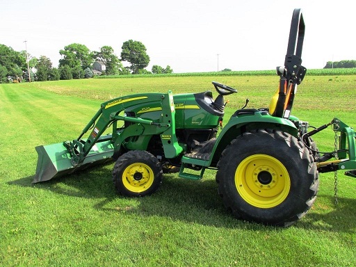 2010 John Deere 3520 Tractor w/ 300CX Loader