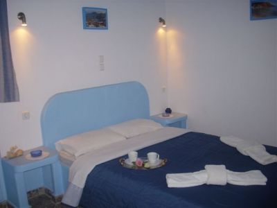 Greece Cyclades island of Milos rent rooms , studios , apartment 