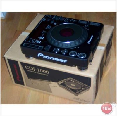 DJ SET 2x PIONEER CDJ-2000 & 1x PIONEER DJM-2000 MIXER + HDJ 2000 HEADPHONE at 2500 Euro