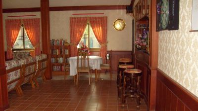 Extensive property suitable for private commercial use