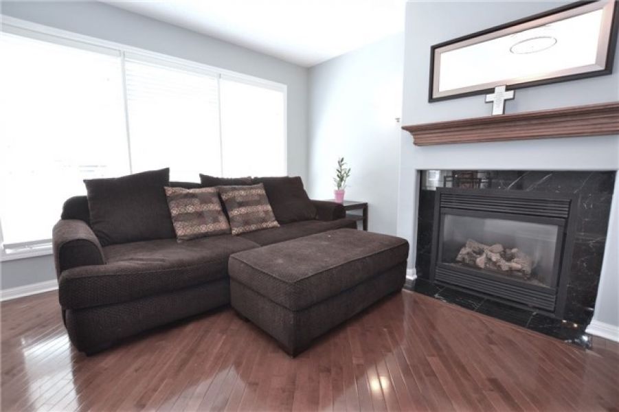 3 Bedroom Townhouse For Sale in Beaty, Milton