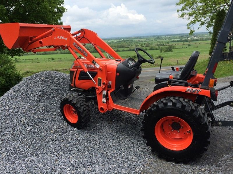 2012 Kubota B2620HSD Tractor Loader York Rake