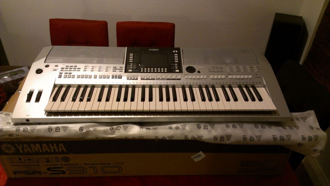 FOR SALE:  Yamaha Tyros 5 Workstation Keyboard