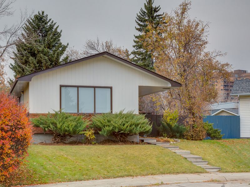 Acadia House for Sale: 320 Adams CR SE