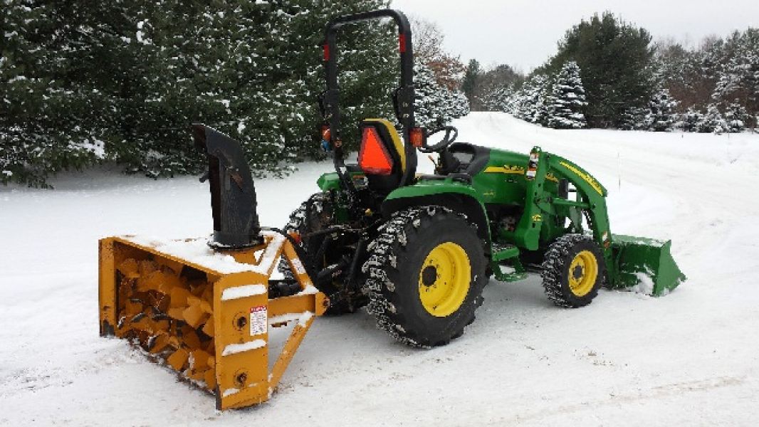 2008 John Deere 3320 loader snowblower 4wd