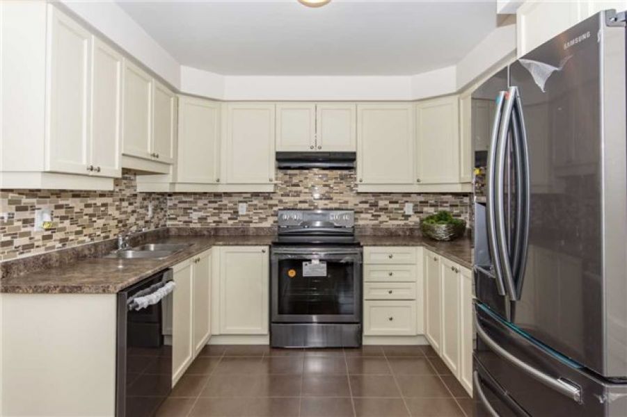 2 Bedroom Freehold Energy Star Townhouse Home for Sale in Willmott, Milton