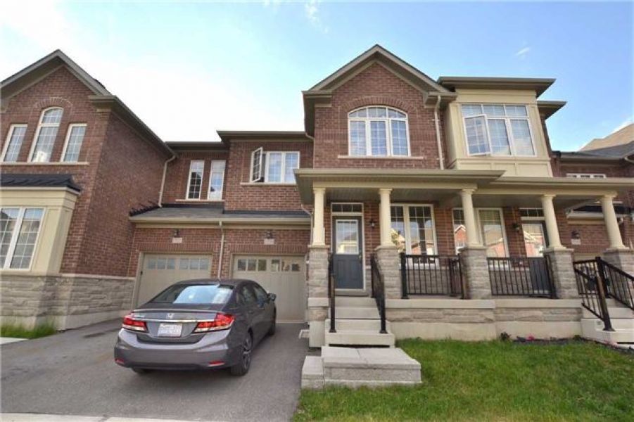 3 Bedroom Freehold Town House for Sale in Clarke, Milton