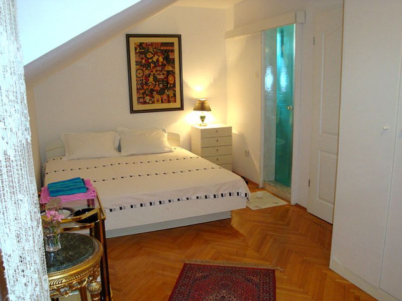 Cheap hotel accommodation rooms in over-night hostel ARS placed in Skopje, Macedonia