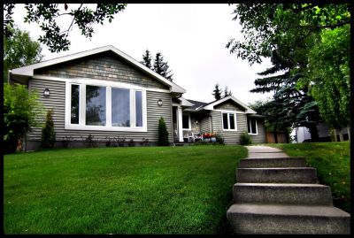 Thorncliffe House for Sale: 33 Thornlee CR NW