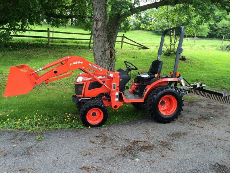 2012 Kubota B2620HSD Tractor Loader York Rake