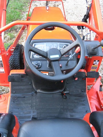 2004 Kubota B7610 Loader, Mower & Box Blade