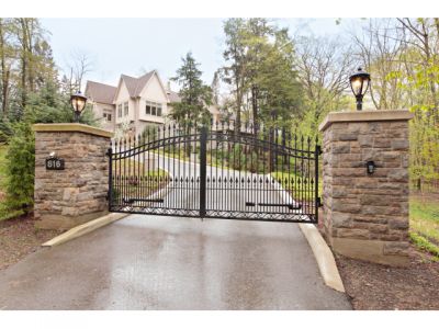 BUILDER'S OWN CUSTOM HOME