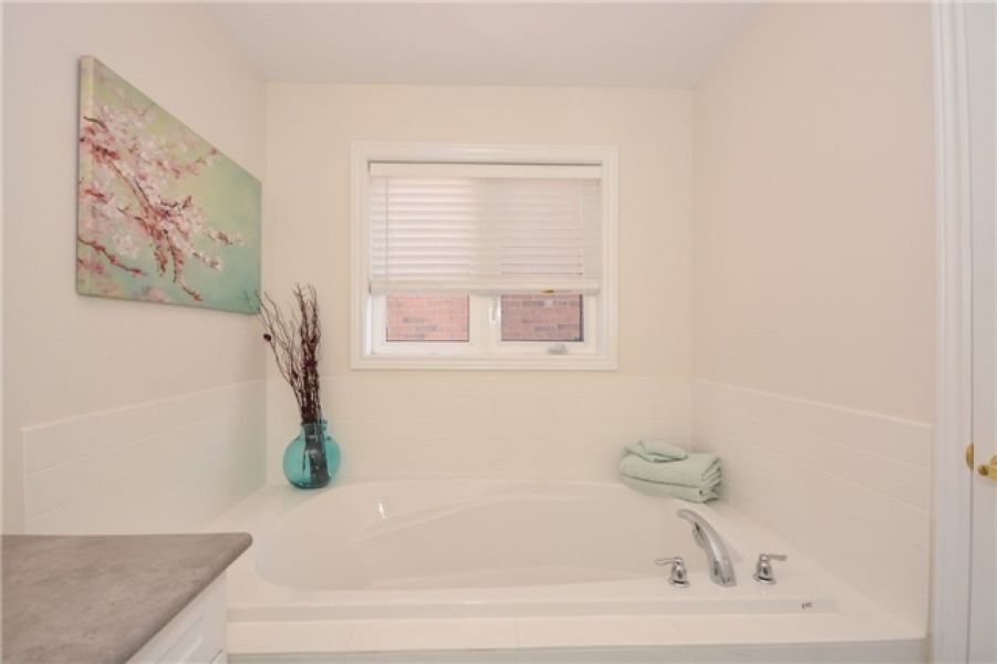 4 Bedroom Detached Home for Sale in Harrison, Milton