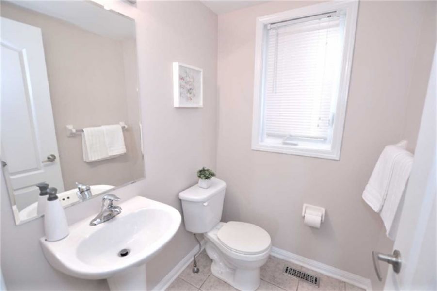 3 Bedroom Detached Home For Sale in Clarke, Milton