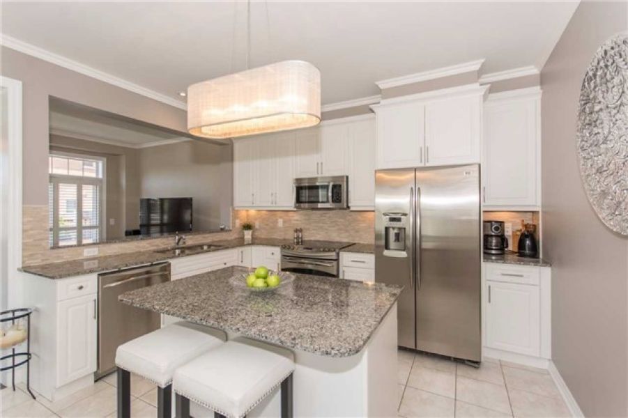 3 Bedroom Freehold End Unit Town House for Sale in Scott, Milton