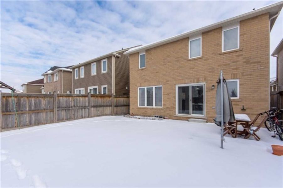 3 Bedroom Detached Home For Sale in Clarke, Milton