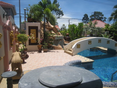 Pattaya Pool Villa inside Bang Saray Estate