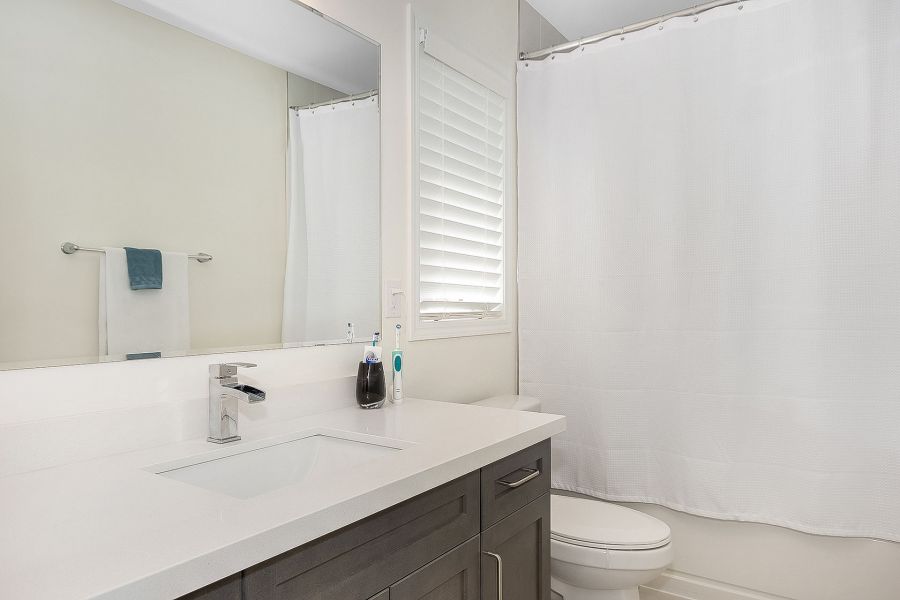 4 Bedroom Detach Home for Sale in Waterdown, Hamilton