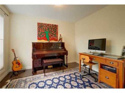 West Springs House for Sale: 513 Wentworth PL SW